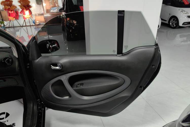 Used smart fortwo 2016 1.0L 52 kW Convertible Passion Edition Interior 5