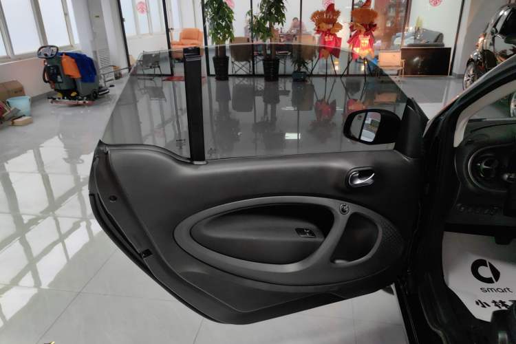 Used smart fortwo 2016 1.0L 52 kW Convertible Passion Edition Interior 7