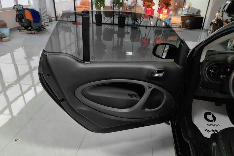 Used smart fortwo 2016 1.0L 52 kW Convertible Passion Edition Interior 8