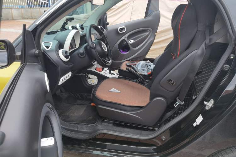 Used smart fortwo 2016 1.0L Grey Ranger Special Edition Left Front Seat