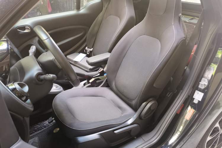 Used smart fortwo 2016 1.0L 52 kW Convertible Passion Edition Left Front Seat