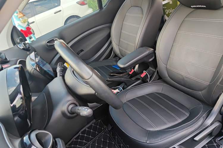 Used smart fortwo 2016 0.9T 66kW Hardtop Pioneer Edition Left Front Seat