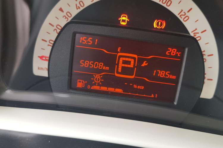 Used smart fortwo 2016 1.0L Grey Ranger Special Edition Odometer Close Up