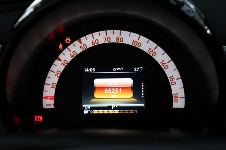 Used smart fortwo 2016 0.9T 66kW Hardtop Pioneer Edition Odometer Close Up