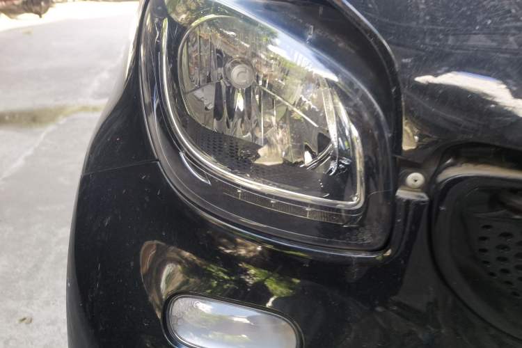 Used smart fortwo 2016 1.0L 52 kW Convertible Passion Edition Right Front Headlight