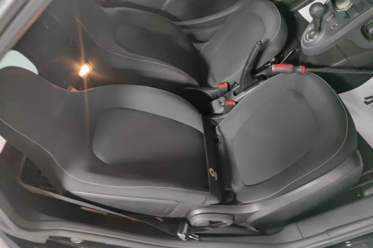 Used smart fortwo 2016 1.0L 52 kW Convertible Passion Edition Right Front Seat