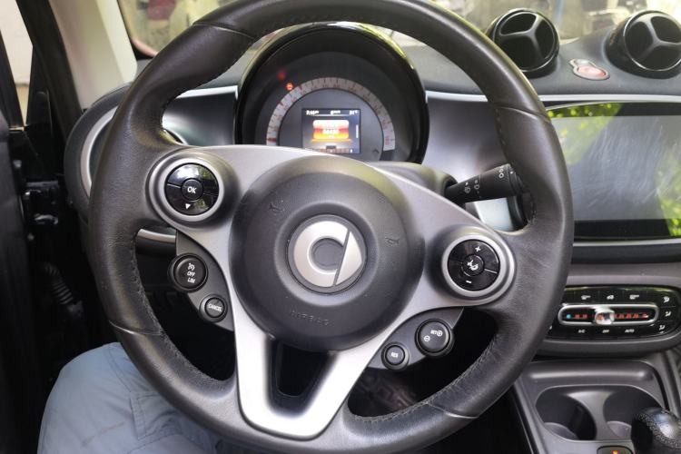Used smart fortwo 2016 1.0L 52 kW Convertible Passion Edition Steering Wheel