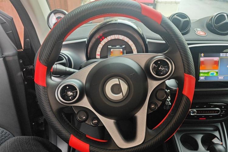 Used smart fortwo 2016 0.9T 66 kW Convertible Pioneer Edition Steering Wheel