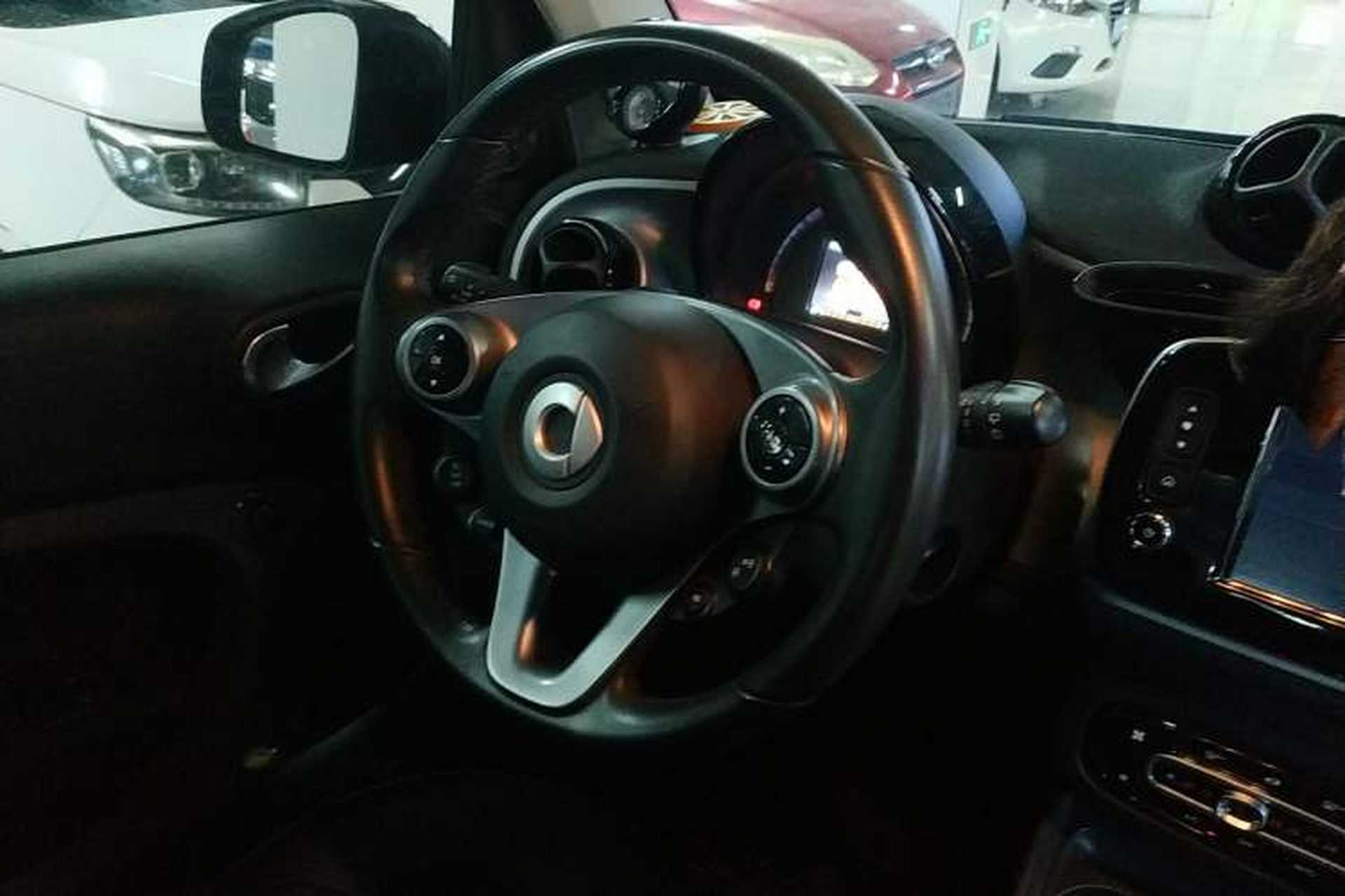 Used smart fortwo 2016 0.9T 66kW Hardtop Pioneer Edition Steering Wheel