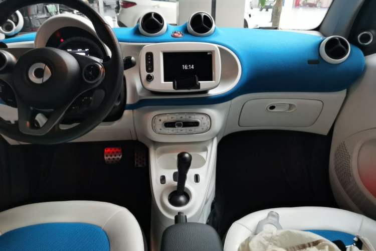 Used smart fortwo 2016 0.9T 66kW Hardtop Pioneer Edition Audio And AC Panel