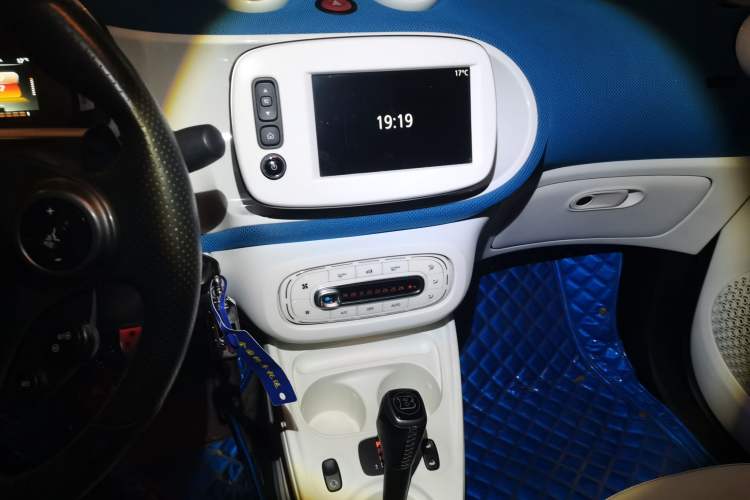 Used smart fortwo 2016 0.9T 66kW Convertible Ultimate Edition Audio And AC Panel