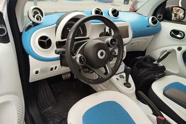 Used smart fortwo 2016 0.9T 66kW Hardtop Ultimate Edition Center Console