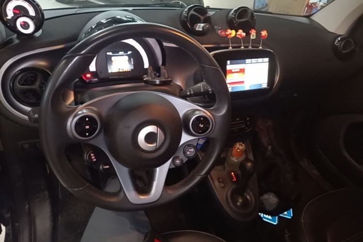 Used smart fortwo 2016 0.9T 66kW Hardtop Pioneer Edition Center Console