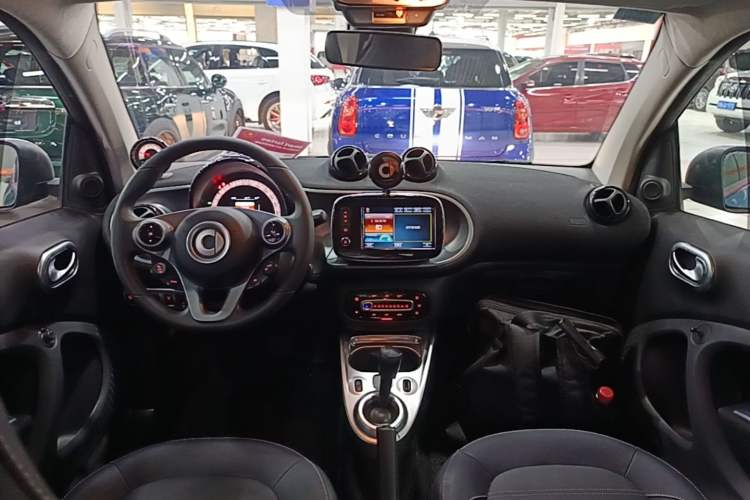 Used smart fortwo 2016 0.9T 66kW Hardtop Pioneer Edition Center Console