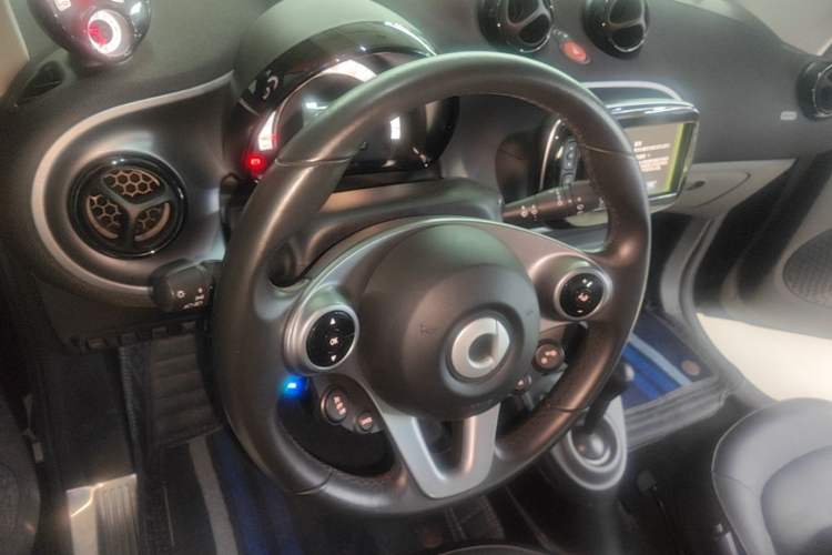 Used smart fortwo 2016 0.9T 66kW Hardtop Pioneer Edition Center Console