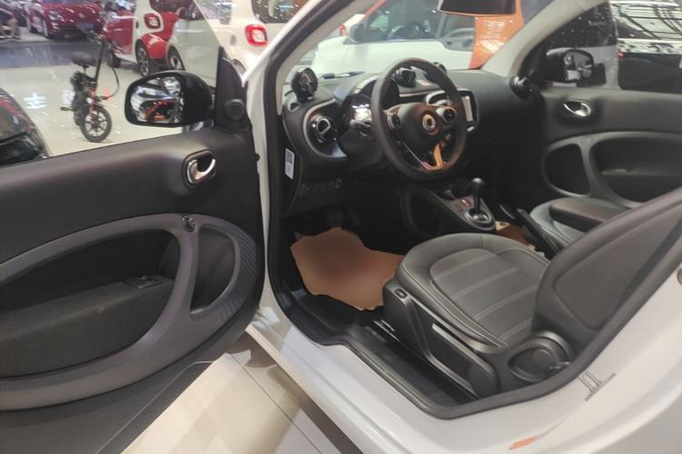 Used smart fortwo 2016 0.9T 66kW Hardtop Pioneer Edition Driver Seat