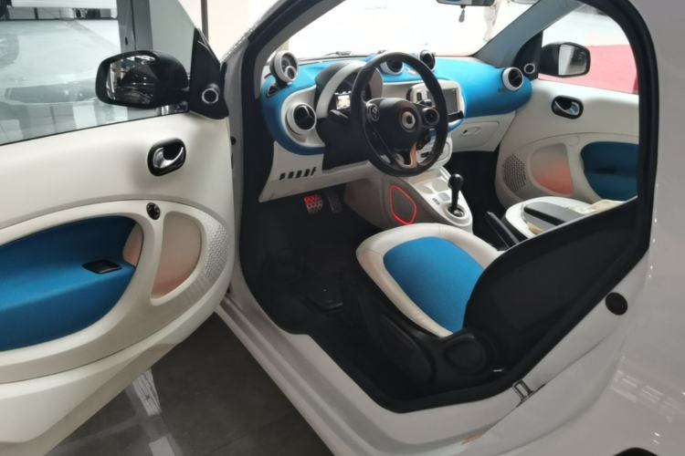 Used smart fortwo 2016 0.9T 66kW Hardtop Pioneer Edition Driver Seat