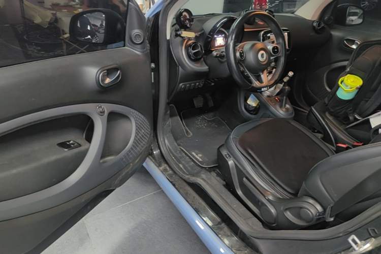 Used smart fortwo 2016 0.9T 66kW Hardtop Pioneer Edition Driver Seat