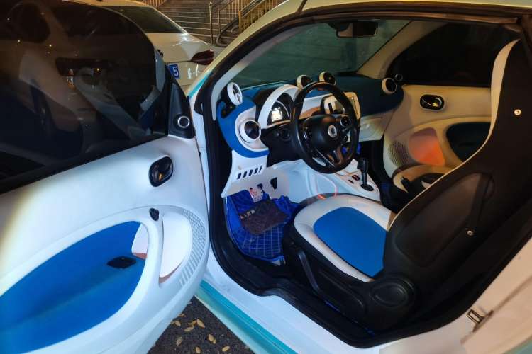 Used smart fortwo 2016 0.9T 66kW Convertible Ultimate Edition Driver Seat