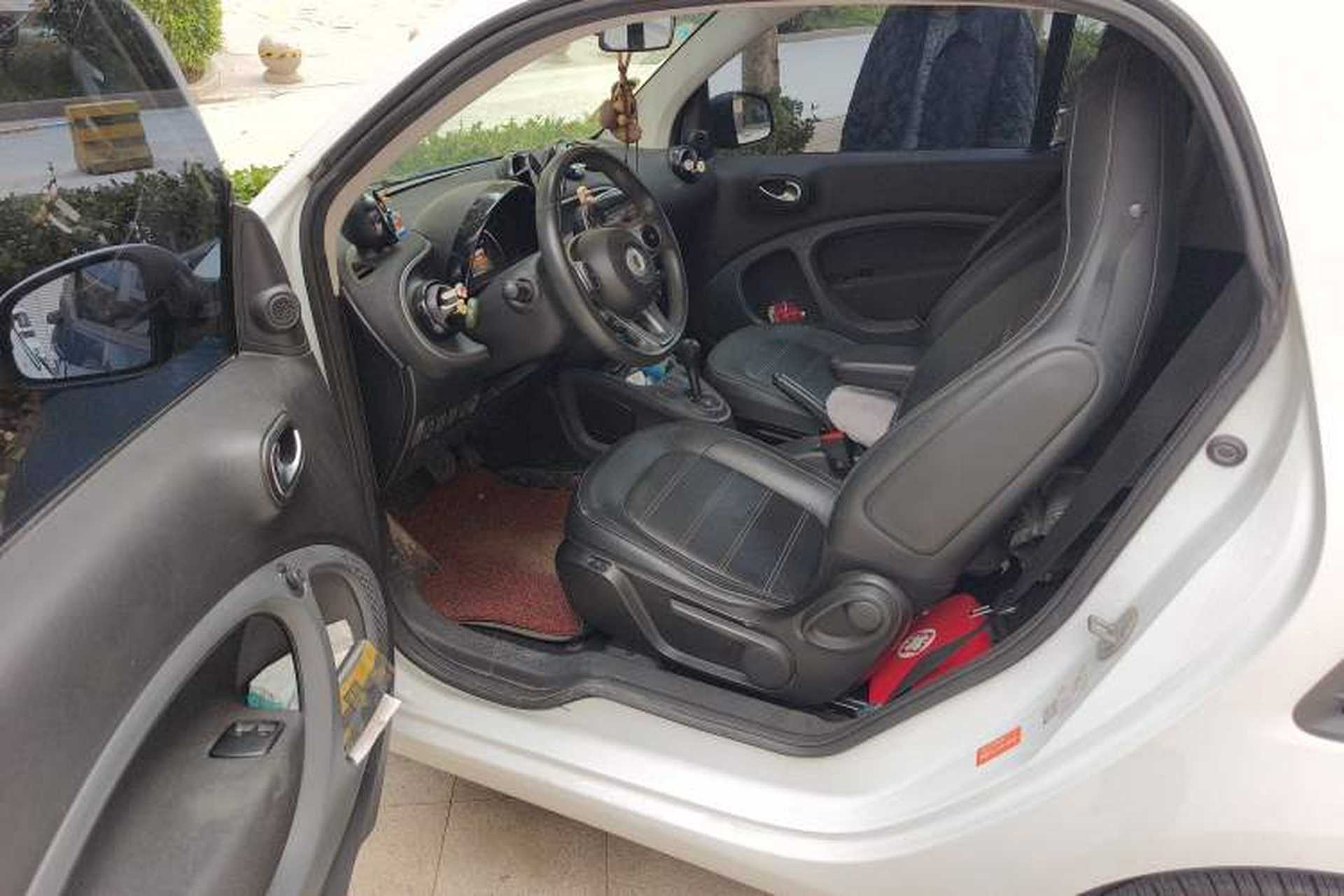 Used smart fortwo 2016 0.9T 66kW Hardtop Pioneer Edition Driver Seat