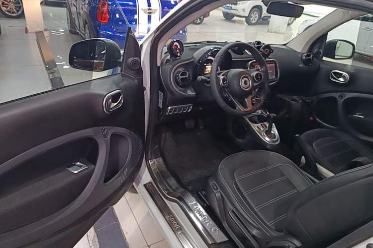 Used smart fortwo 2016 0.9T 66kW Hardtop Pioneer Edition Driver Seat