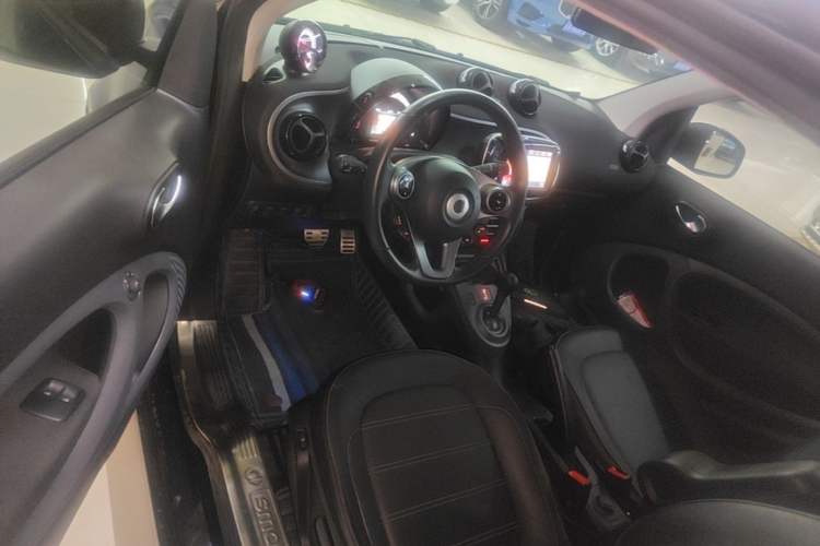 Used smart fortwo 2016 0.9T 66kW Hardtop Pioneer Edition Driver Seat