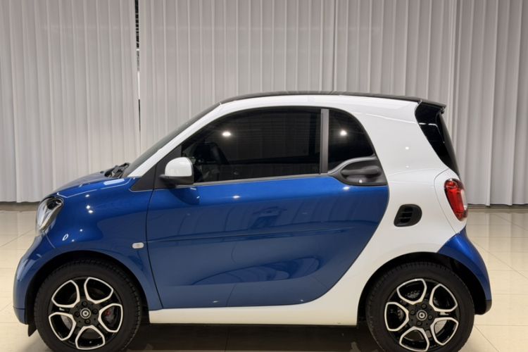 Used smart fortwo 2016 0.9T 66kW Hardtop Pioneer Edition Exterior 1