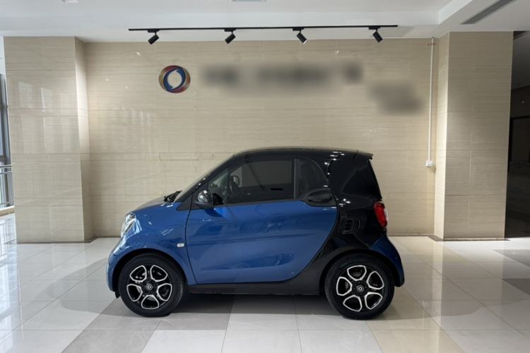Used smart fortwo 2016 0.9T 66kW Hardtop Pioneer Edition Exterior 3
