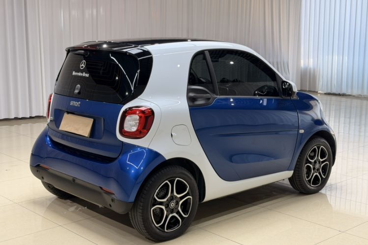 Used smart fortwo 2016 0.9T 66kW Hardtop Pioneer Edition Exterior 4