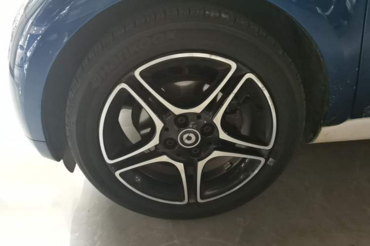 Used smart fortwo 2016 0.9T 66kW Hardtop Pioneer Edition Exterior 4