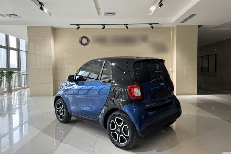 Used smart fortwo 2016 0.9T 66kW Hardtop Pioneer Edition Exterior 4