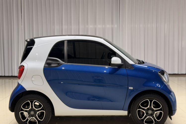 Used smart fortwo 2016 0.9T 66kW Hardtop Pioneer Edition Exterior 5