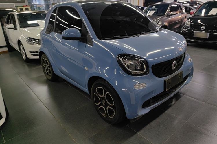 Used smart fortwo 2016 0.9T 66kW Hardtop Pioneer Edition Front Right 45 Deg