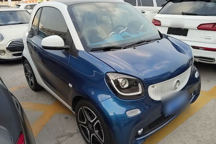 Used smart fortwo 2016 0.9T 66kW Hardtop Ultimate Edition Front Right 45 Deg