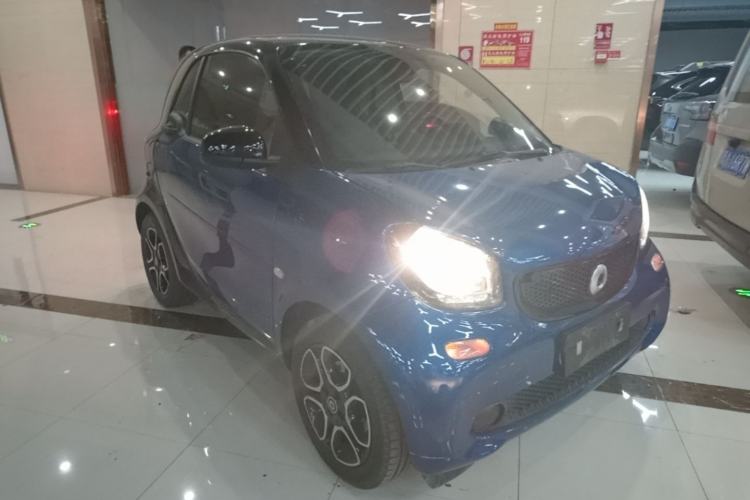 Used smart fortwo 2016 0.9T 66kW Hardtop Pioneer Edition Front Right 45 Deg