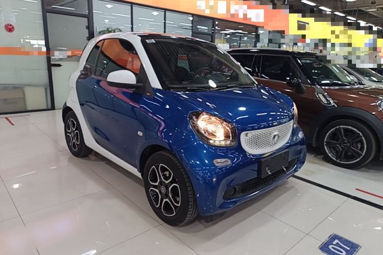 Used smart fortwo 2016 0.9T 66kW Hardtop Pioneer Edition Front Right 45 Deg