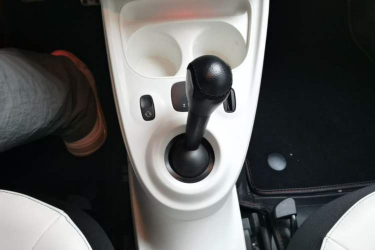 Used smart fortwo 2016 0.9T 66kW Hardtop Pioneer Edition Gear Lever