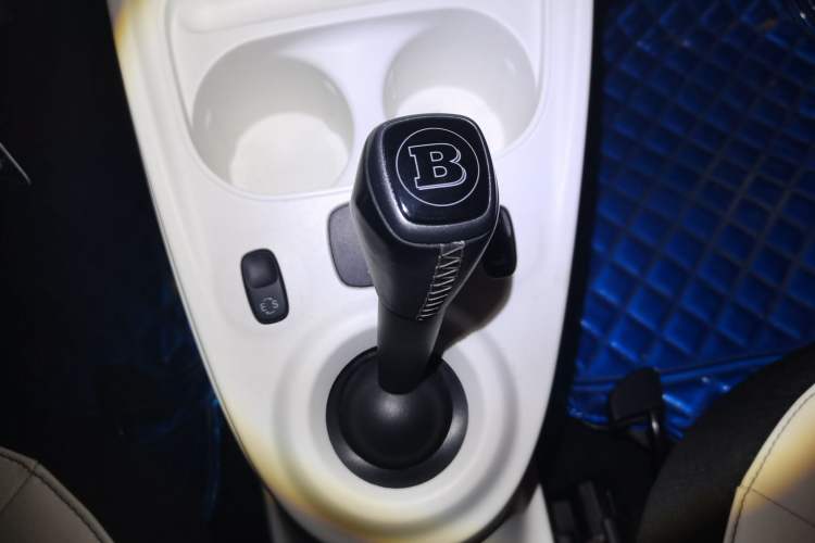 Used smart fortwo 2016 0.9T 66kW Convertible Ultimate Edition Gear Lever