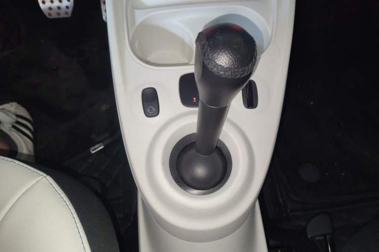 Used smart fortwo 2016 0.9T 66kW Hardtop Ultimate Edition Gear Lever