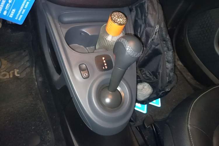 Used smart fortwo 2016 0.9T 66kW Hardtop Pioneer Edition Gear Lever
