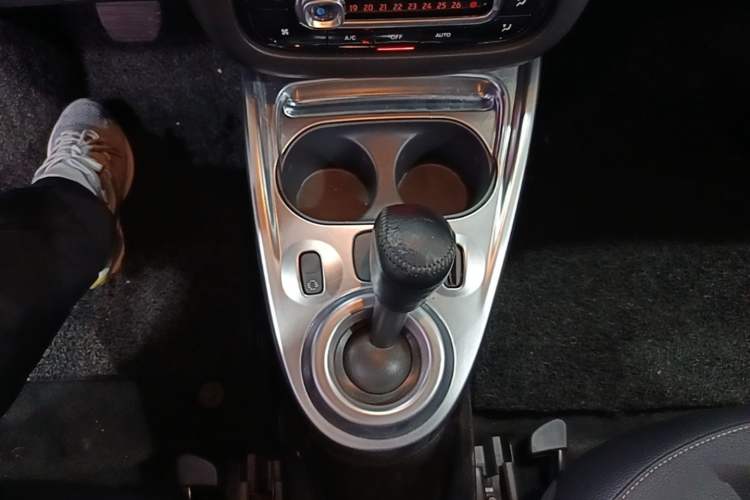 Used smart fortwo 2016 0.9T 66kW Hardtop Pioneer Edition Gear Lever