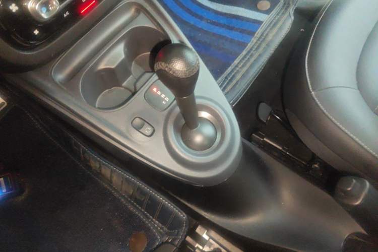 Used smart fortwo 2016 0.9T 66kW Hardtop Pioneer Edition Gear Lever