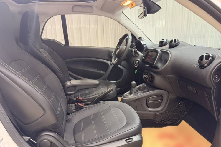Used smart fortwo 2016 0.9T 66kW Hardtop Pioneer Edition Interior 2