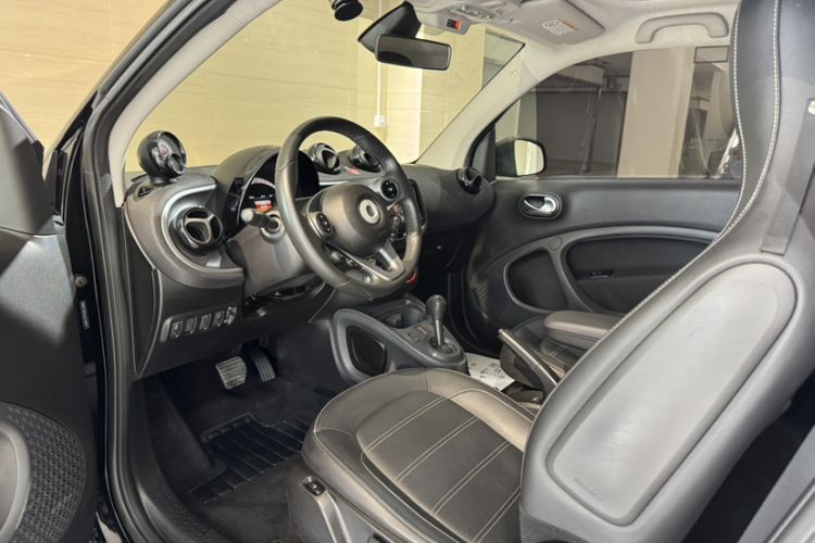 Used smart fortwo 2016 0.9T 66kW Hardtop Pioneer Edition Interior 2