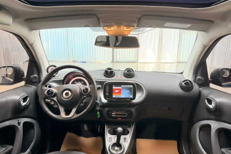 Used smart fortwo 2016 0.9T 66kW Hardtop Pioneer Edition Interior 4