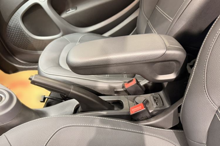 Used smart fortwo 2016 0.9T 66kW Hardtop Pioneer Edition Interior 5
