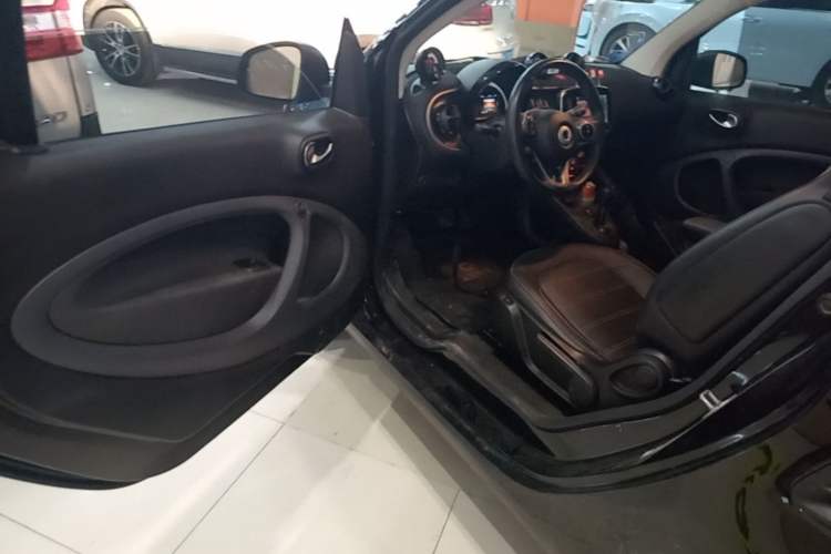 Used smart fortwo 2016 0.9T 66kW Hardtop Pioneer Edition Left Front Seat