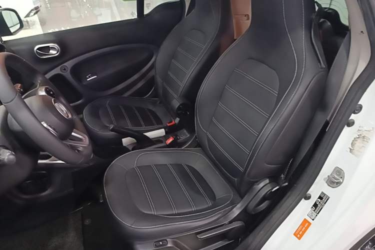 Used smart fortwo 2016 0.9T 66kW Hardtop Pioneer Edition Left Front Seat