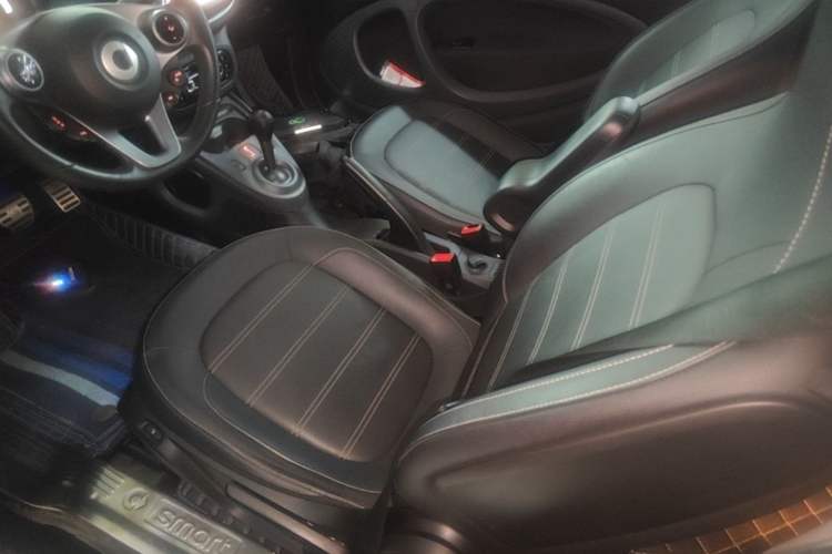 Used smart fortwo 2016 0.9T 66kW Hardtop Pioneer Edition Left Front Seat