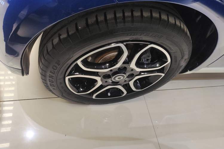 Used smart fortwo 2016 0.9T 66kW Hardtop Pioneer Edition Left Front Wheel Hub